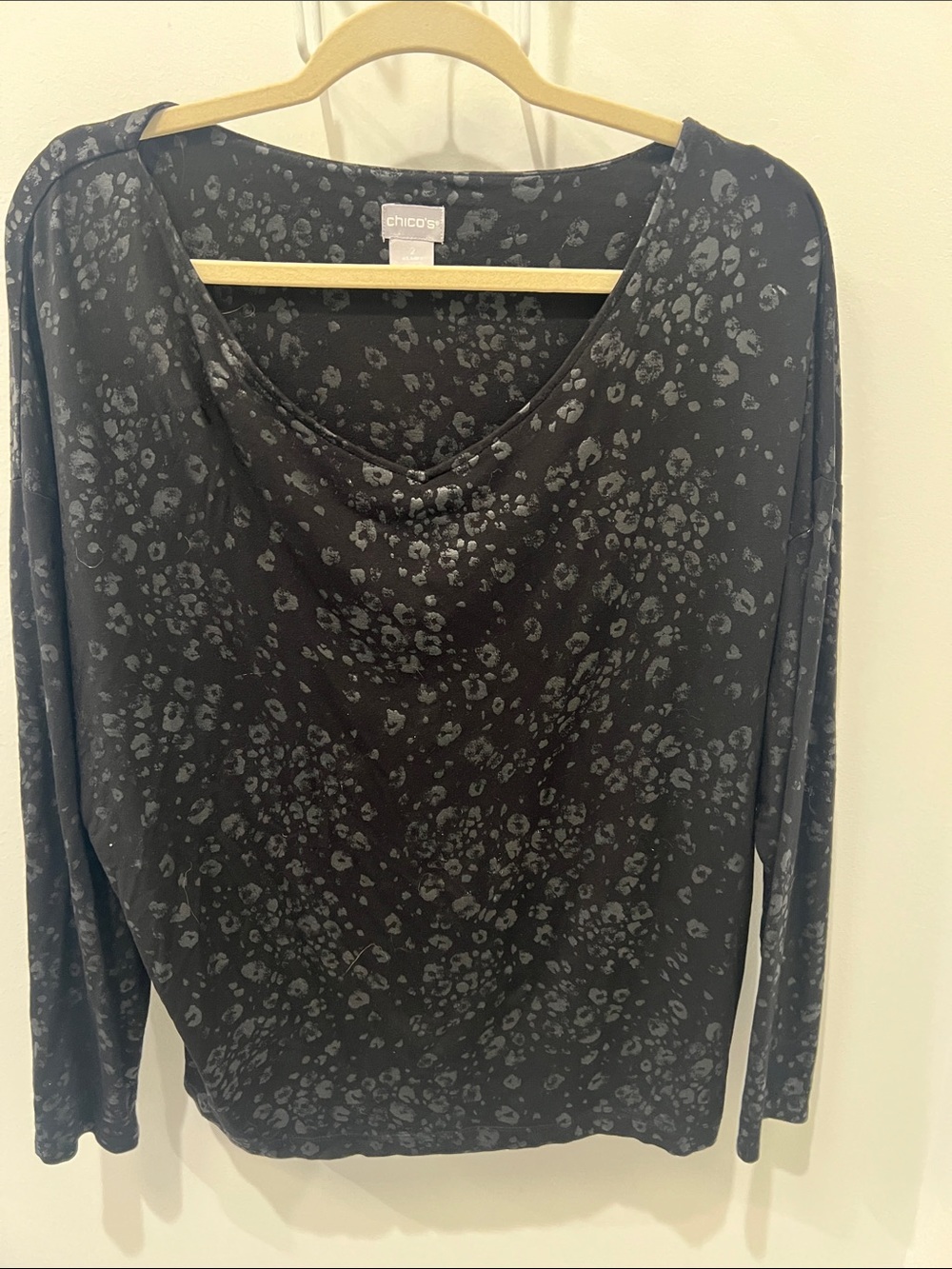 Chico's Black Long-Sleeve V-neck Knit T with Subtle Animal Print